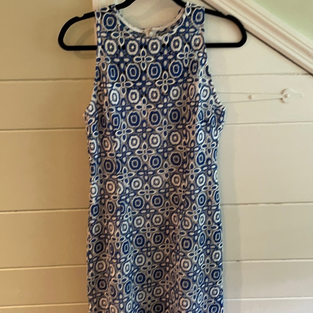 Blue and white sleeveless lines dress